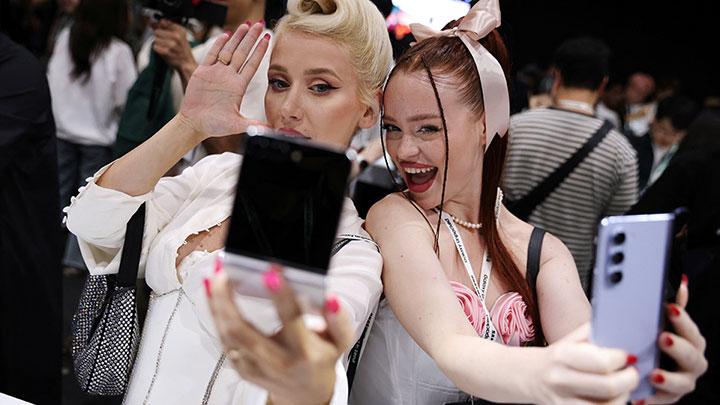 Mengapa Ponsel Lipat Belum Membuat Banyak Pengguna Tertarik