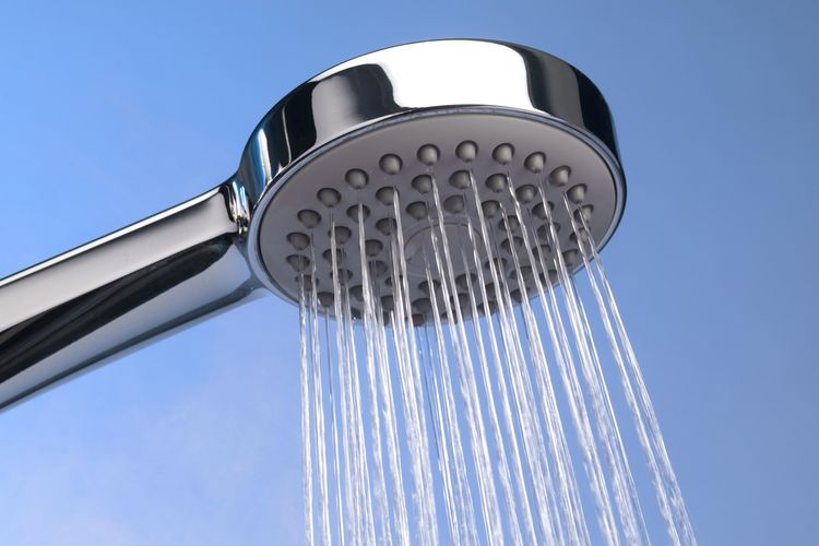 Mandi Air Panas atau Dingin, Mana yang Lebih Baik untuk Tubuh?