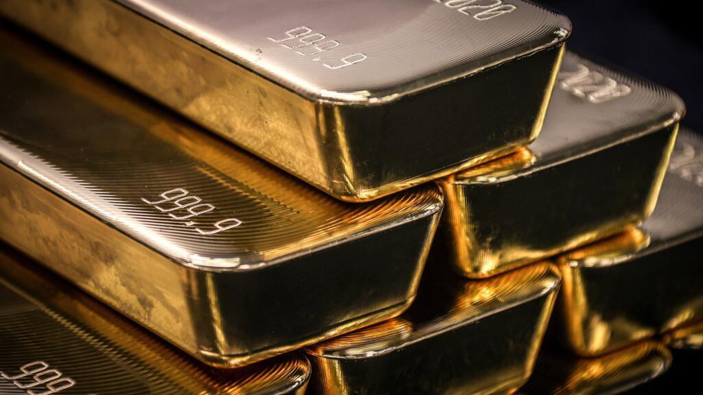 Gold prices hit record high on US interest rate-cut bets