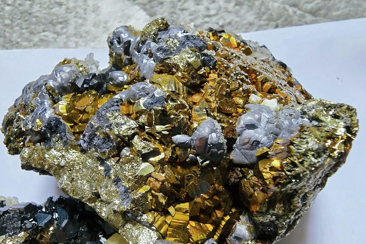 Apa Perbedaan Pirite dan Emas? Ini Ciri-Cirinya