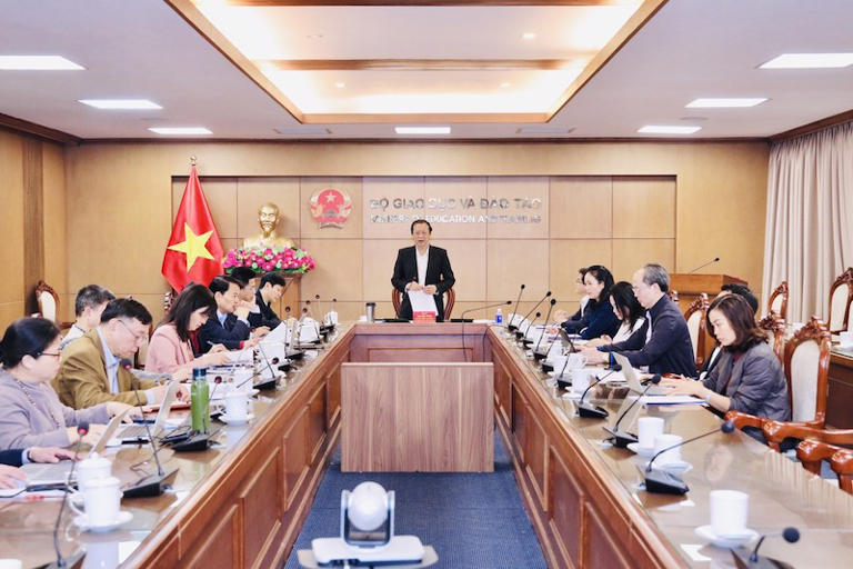 Bộ GDĐT tổ chức Hội nghị giao ban trực tuyến với các địa phương về sắp xếp, sáp nhập trường học. Ảnh: MOET