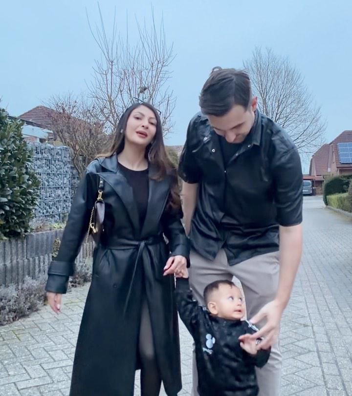 10 Foto Keluarga Sarah Keihl Berjalan-jalan di Kota Münster, Jerman