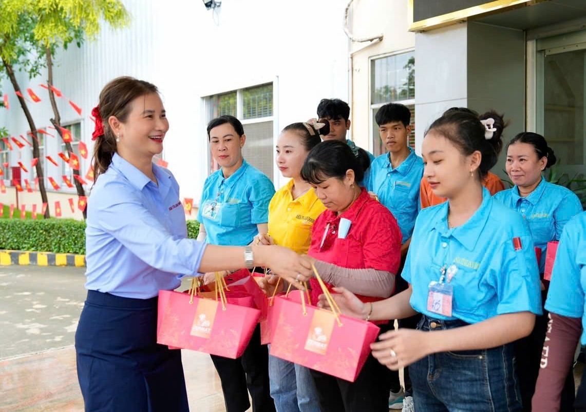 Công đoàn và doanh nghiệp ở TPHCM cùng chăm lo Tết cho người lao động