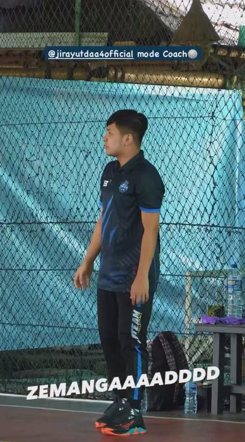 7 Potret Jirayut sebagai Pelatih Klub Volinya Sendiri