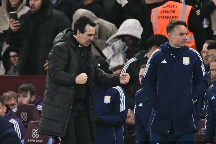 Alasan Emery Lepas Jaket Saat Aston Villa Kalahkan Man United
