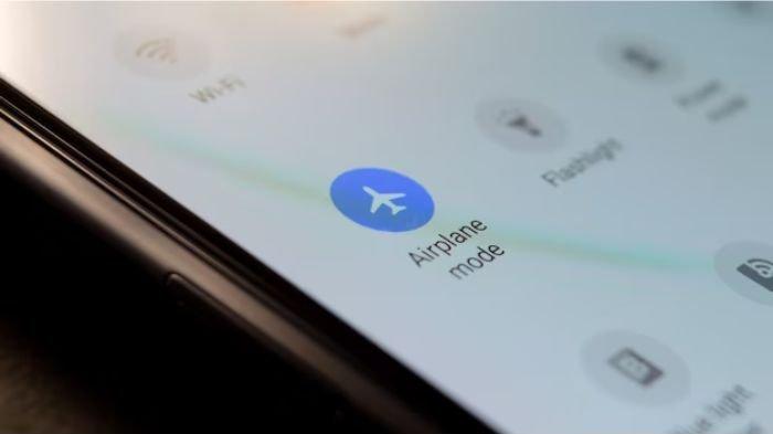 Sinyal HP Hilang? Lakukan Ini Tanpa Panik