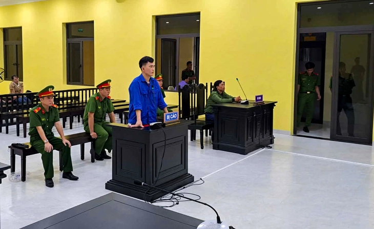 Đánh mẹ, đâm cán bộ làm nhiệm vụ, lãnh 11 năm tù