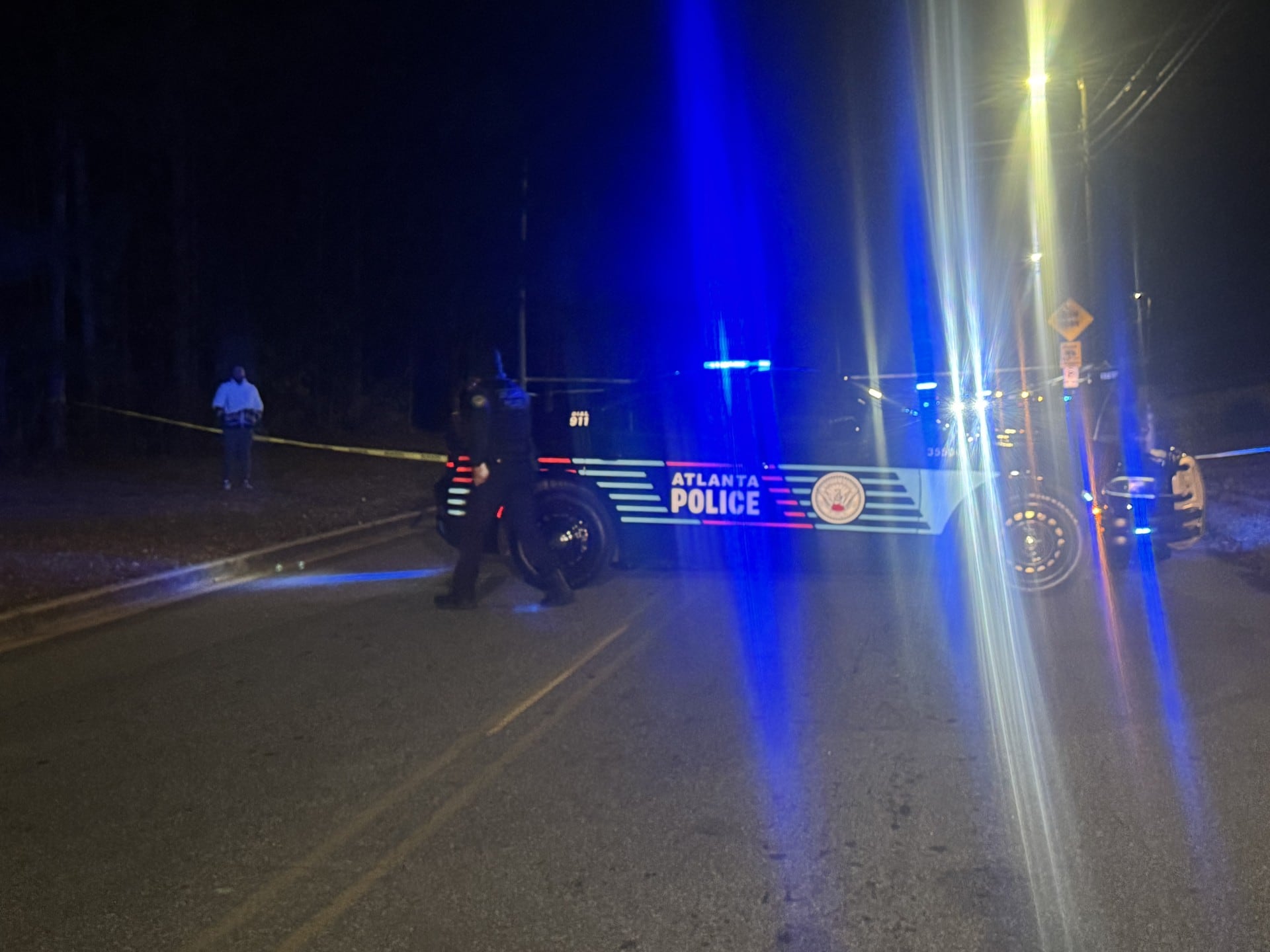 Man found shot to death on sidewalk in Atlanta, police say