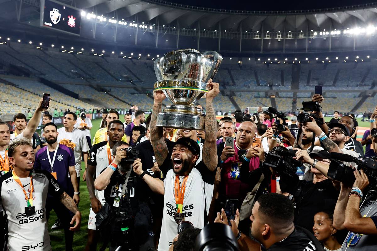 Corinthians vence Vasco da Gama e conquista a Taça do Brasil