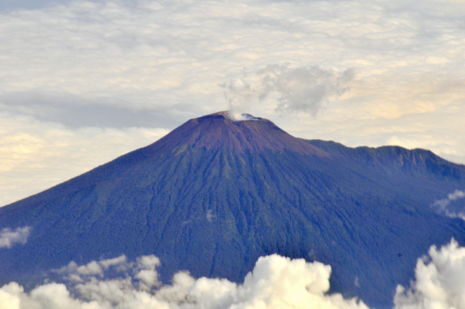 3 wisata menarik di kaki Gunung Slamet: Baturraden hingga Guci yang ...