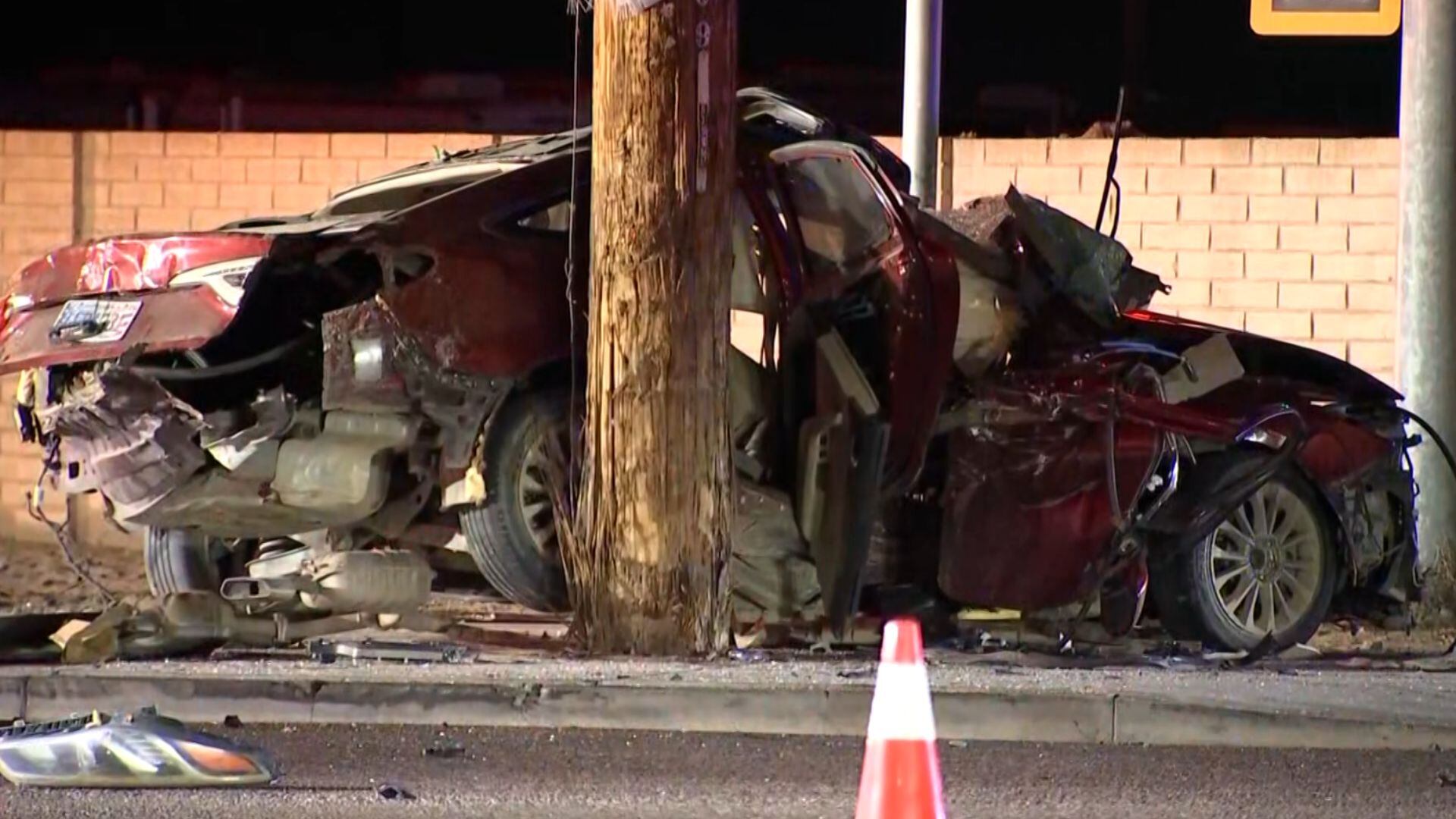 Driver in 'suspicious car' flees from deputies, crashes into pole in ...