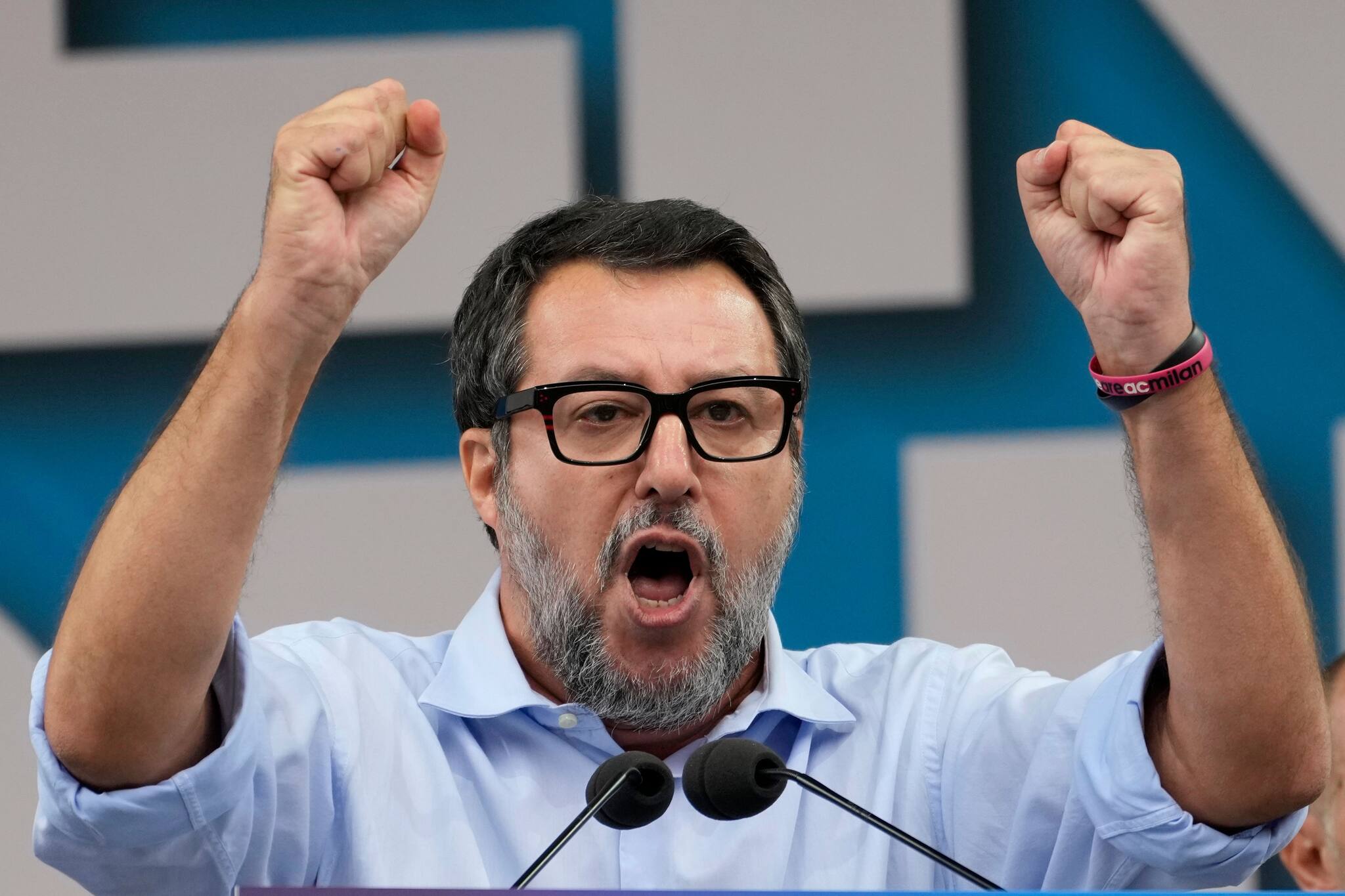 Der italienische Infrastrukturminister und Vorsitzende der italienischen Rechtspartei Lega, Matteo Salvini, spricht auf der Jahresversammlung der Lega in Pontida, nördlich von Mailand. . Quelle: Antonio Calanni