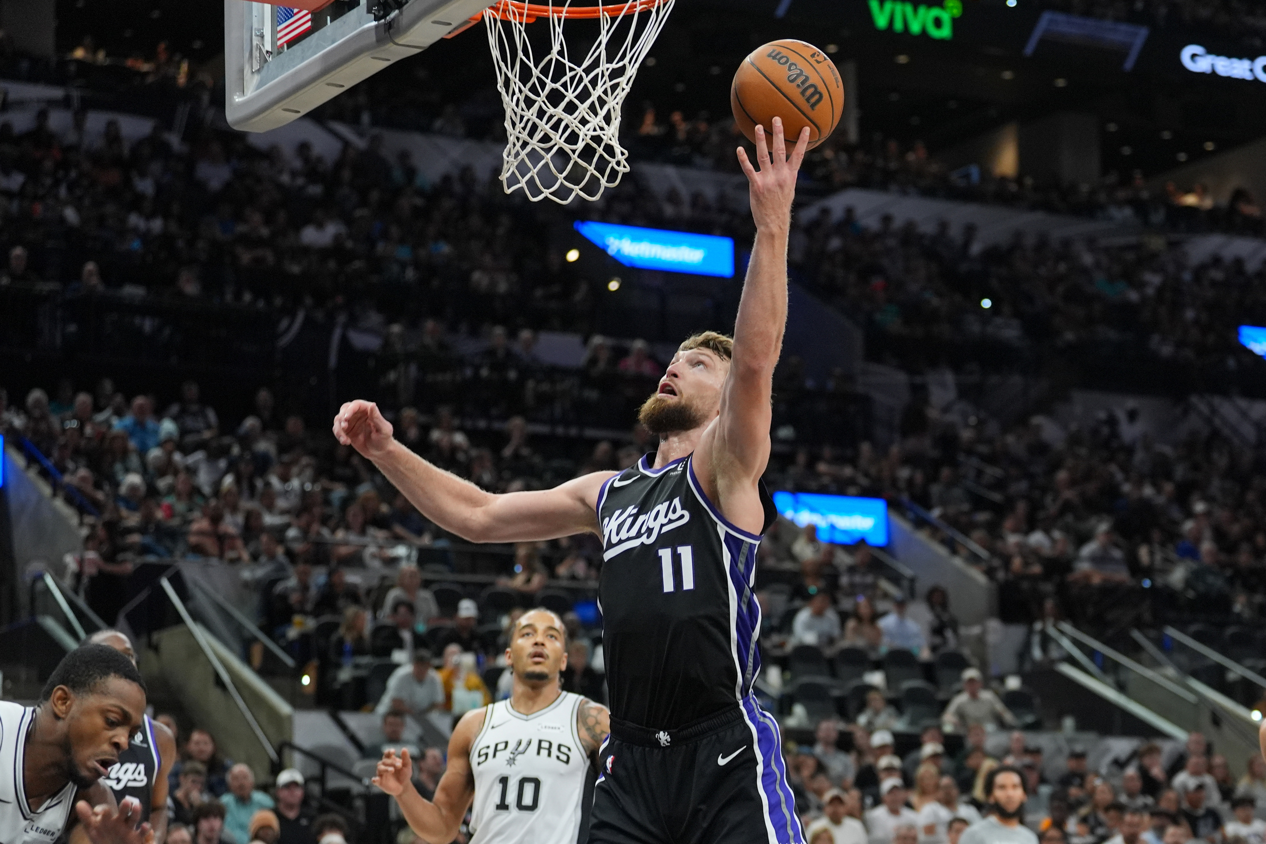Kings facing Domantas Sabonis dilemma ahead of trade deadline