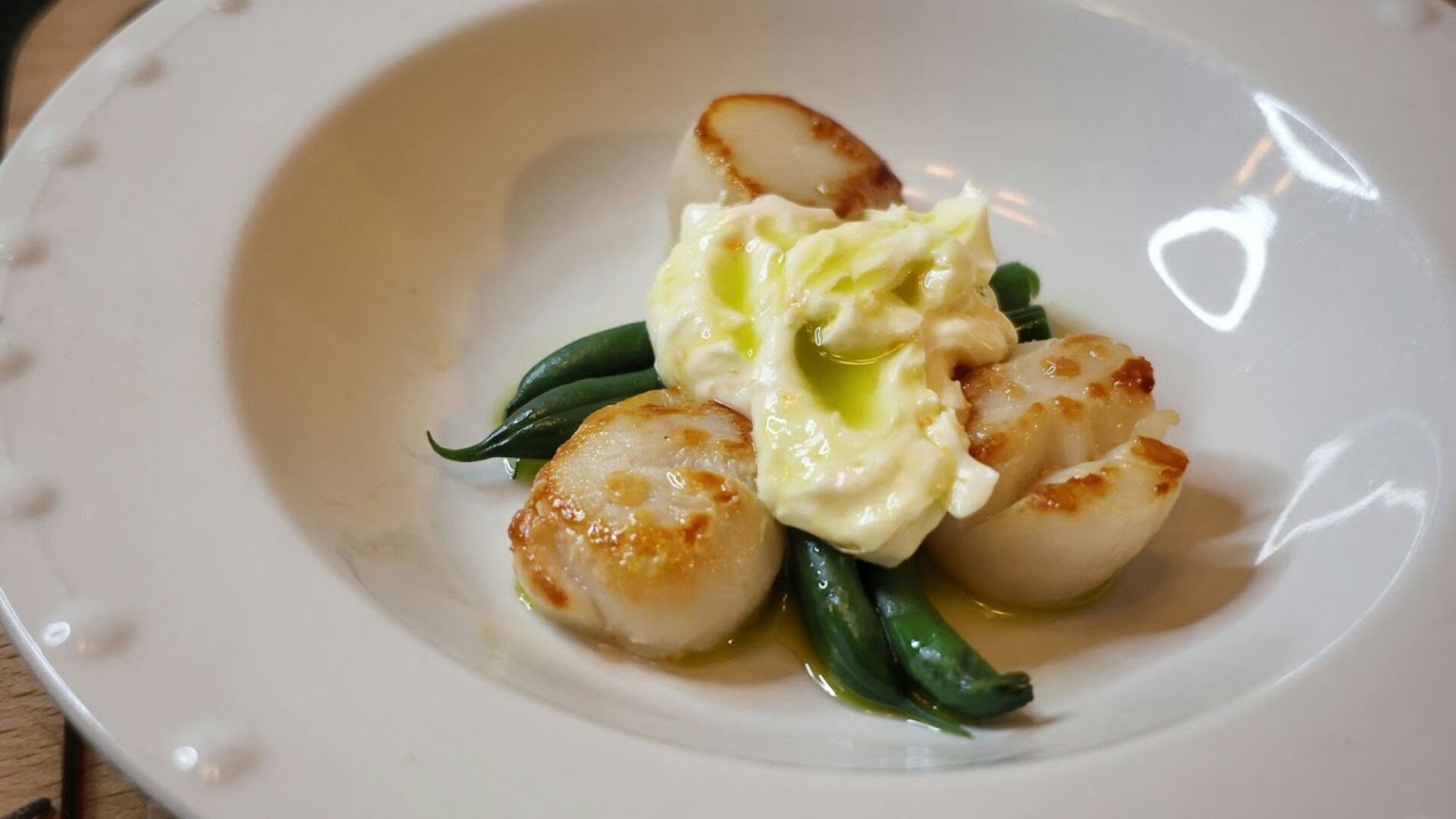 Make Sydney's perfect scallops from The Bear with our recipe
