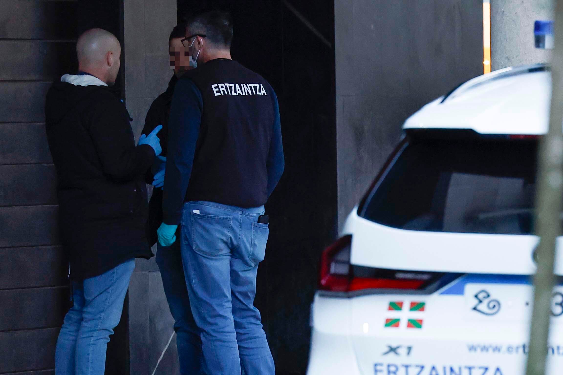 Detenido un hombre por la muerte violenta de una mujer en Bizkaia