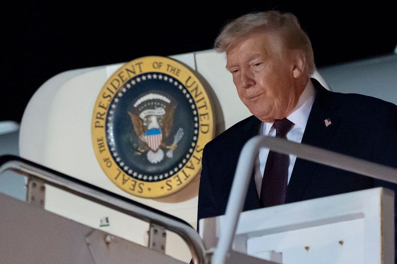 Trump's 'odd ritual' highlighted by body language expert before he goes ...