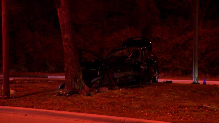 1 person killed, 2 injured after car crashes into tree, officials say