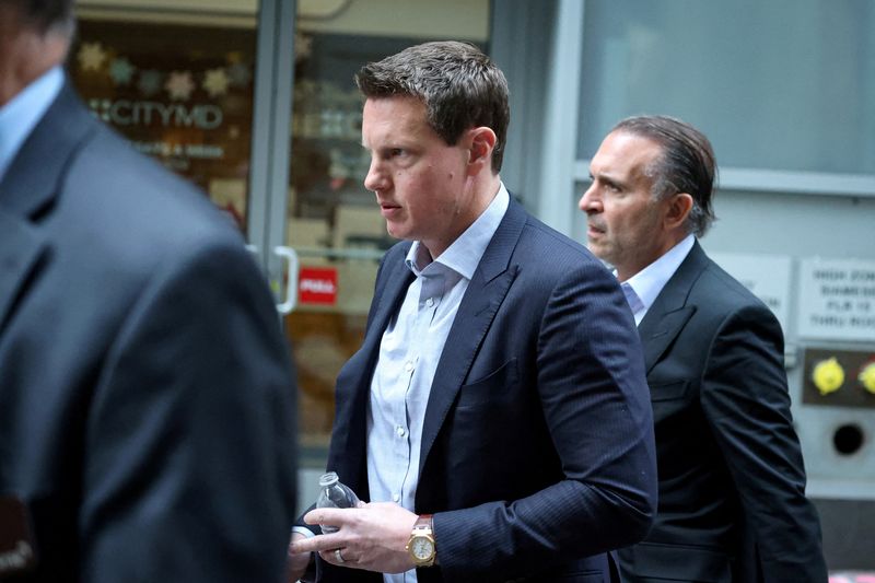 Ellison steps in with personal guarantee as Paramount fights for Warner Bros<br><br>