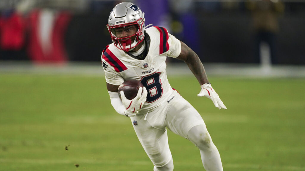 Stefon Diggs charged with strangulation, assault in stunning Patriots development