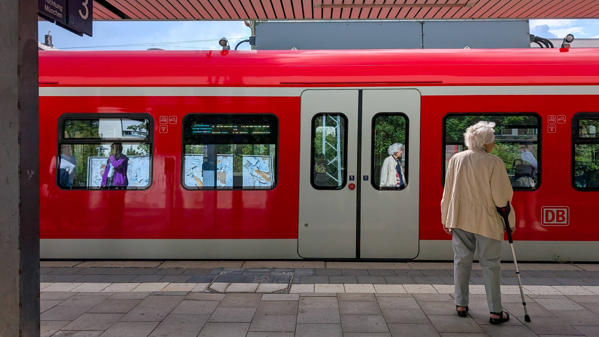 Weniger für das Deutschlandticket zahlen: Hier sparen Rentner bald 14 Euro