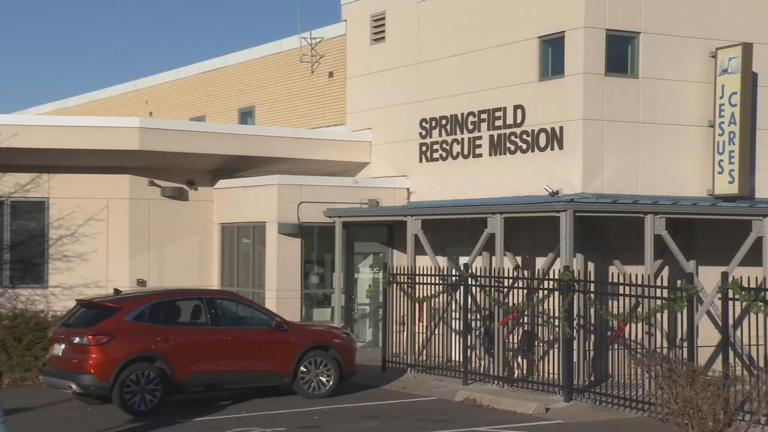 Springfield Rescue Mission giving meals and gifts to those in need