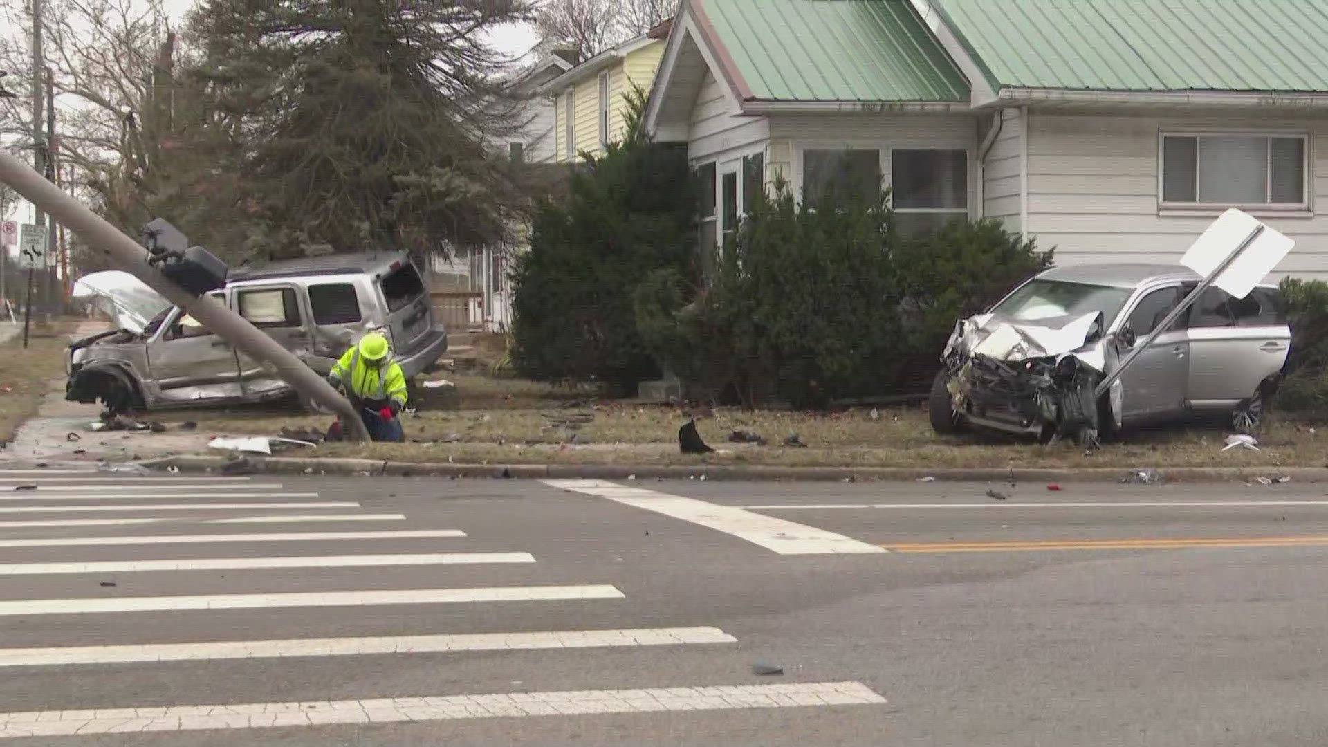 Crash in west Toledo knocks over traffic signal; 3 people hospitalized