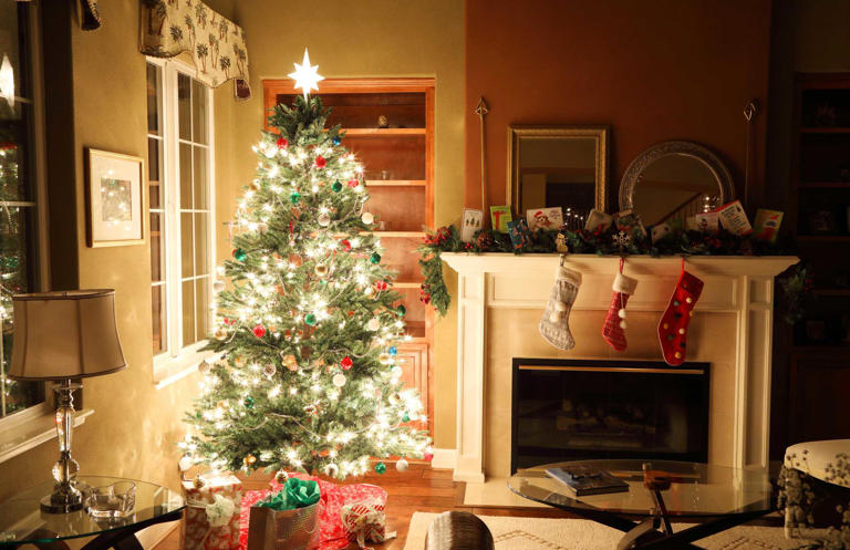 This is the exact time you should take down your Christmas tree