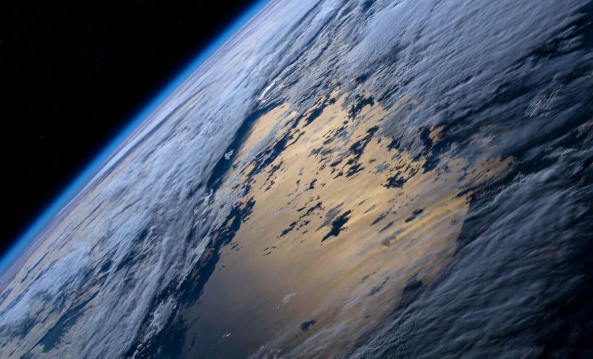 Flat-earthers travel to Antarctica to prove the Earth is flat until the sky exposed a reality they couldn’t explain