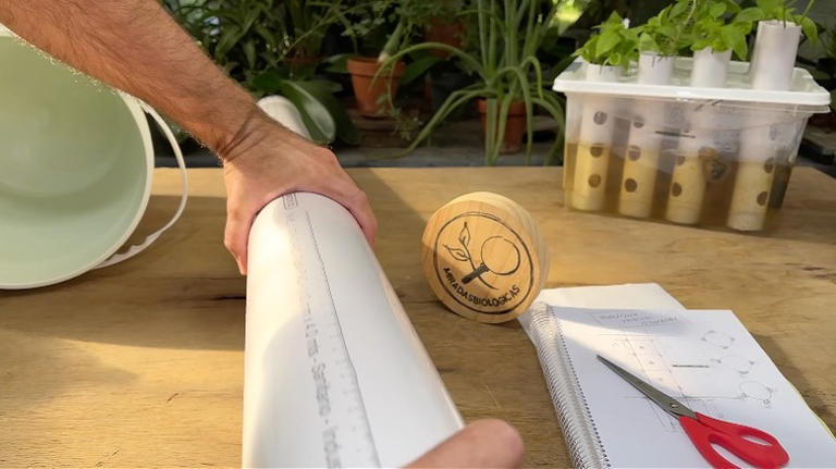 DIY a hydroponic garden system with the help of extra PVC pipes