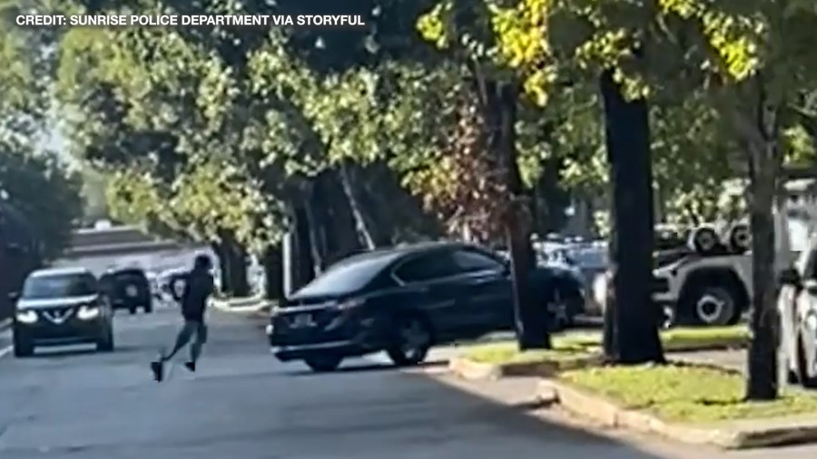 Florida father chases tow truck into traffic when his young daughter is left in the backseat<br><br>