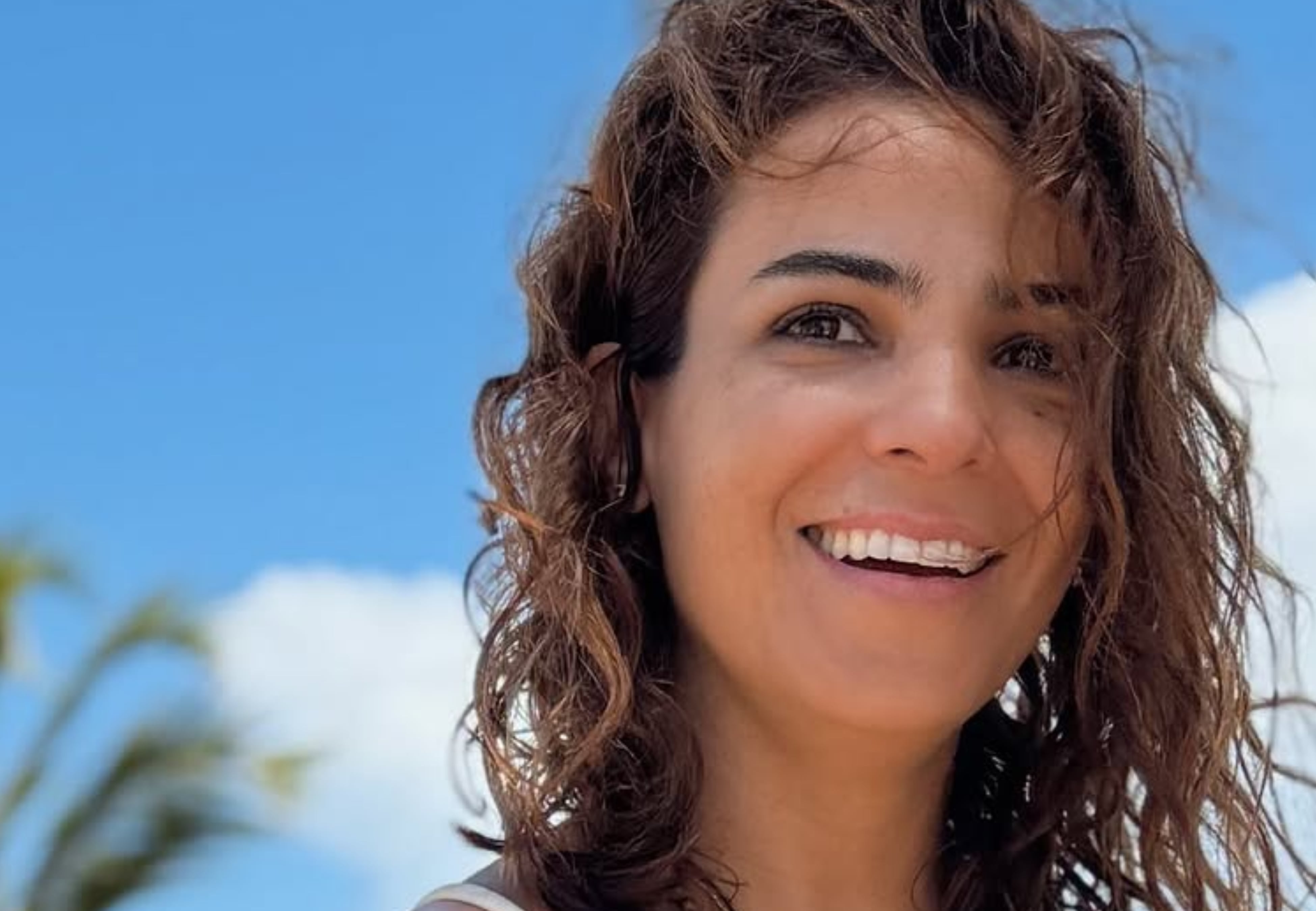 Desde la playa, Agustina Cherri marcó tendencia con la bikini del color ...