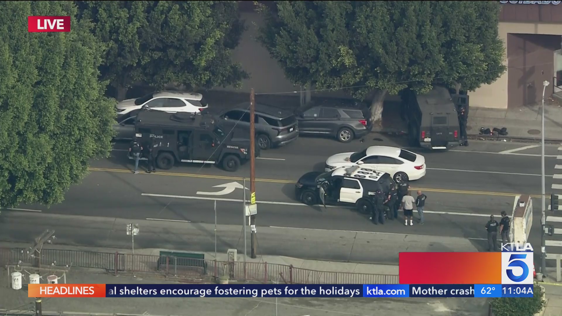 Police in standoff in Boyle Heights