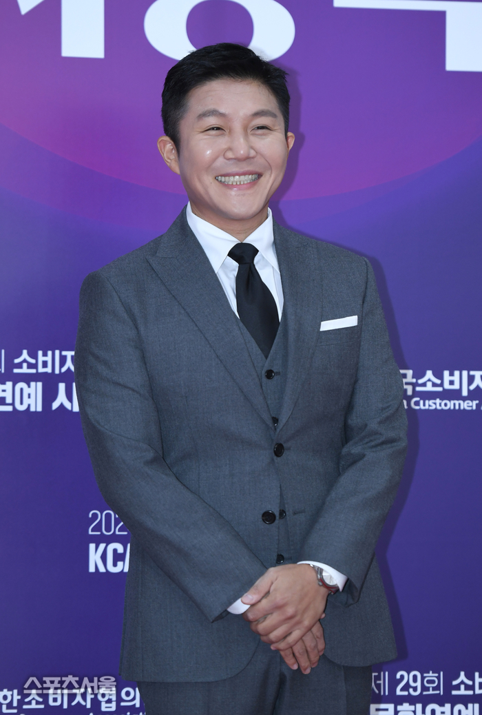 조폭 아니고 알바생? 조세호 동료 김주호 “사진 왜곡” 반박
