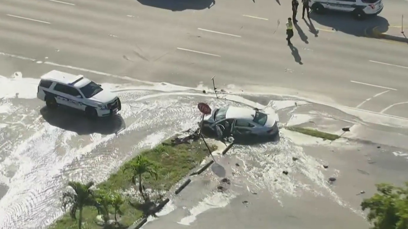 2 hurt in Pembroke Pines crash