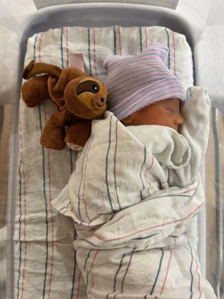 Imagen con la que Enrique Iglesias y Anna Kournikova anunciaron la llegada de su cuarto hijo