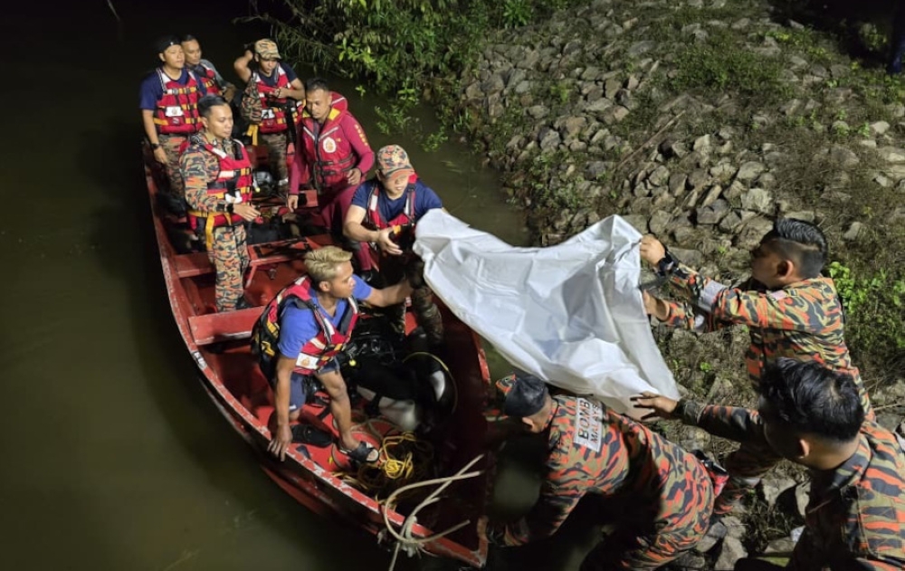 Body of missing Mersing man found drowned after boat capsizes during ...
