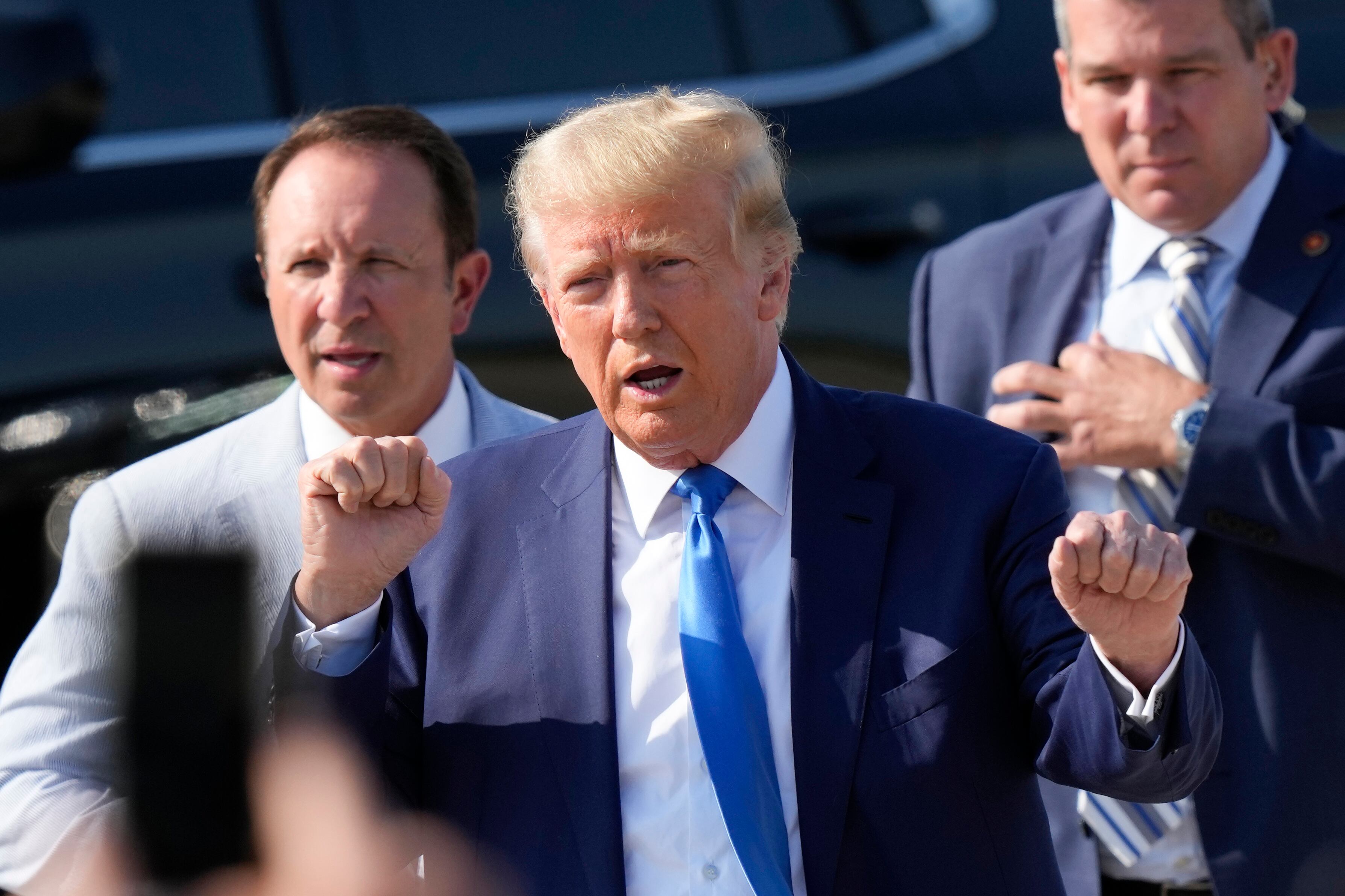 Trump appoints Louisiana Gov. Landry to Greenland role amid legal concerns