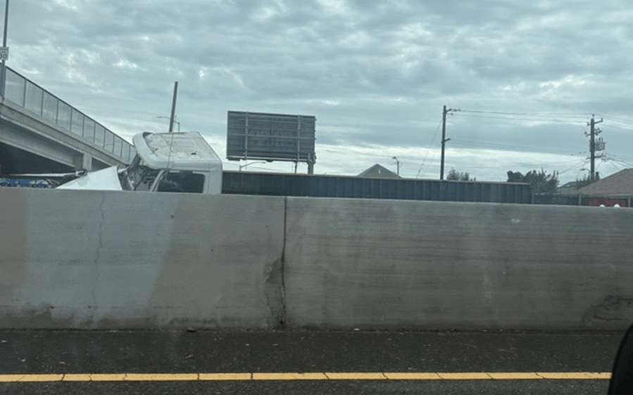 Overturned big rig on I-880 in Oakland blocks lanes of traffic