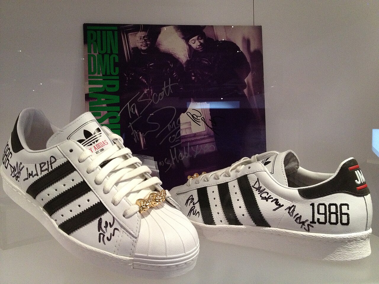 15 zapatillas que se convirtieron en leyendas de la cultura pop