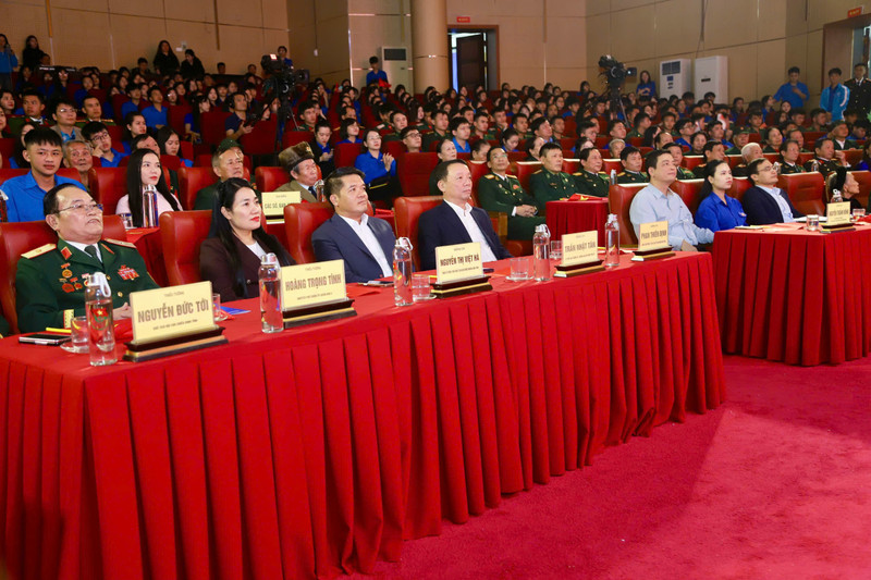 Xúc động những câu chuyện thời hoa lửa