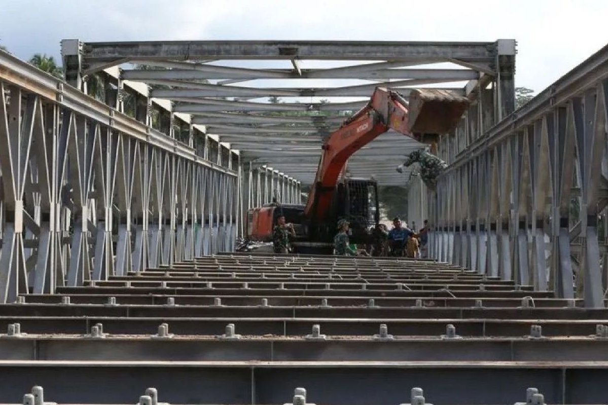 Jembatan Sumatra Dibangun dengan Utang, Purbaya Siapkan Dana Perbaikan