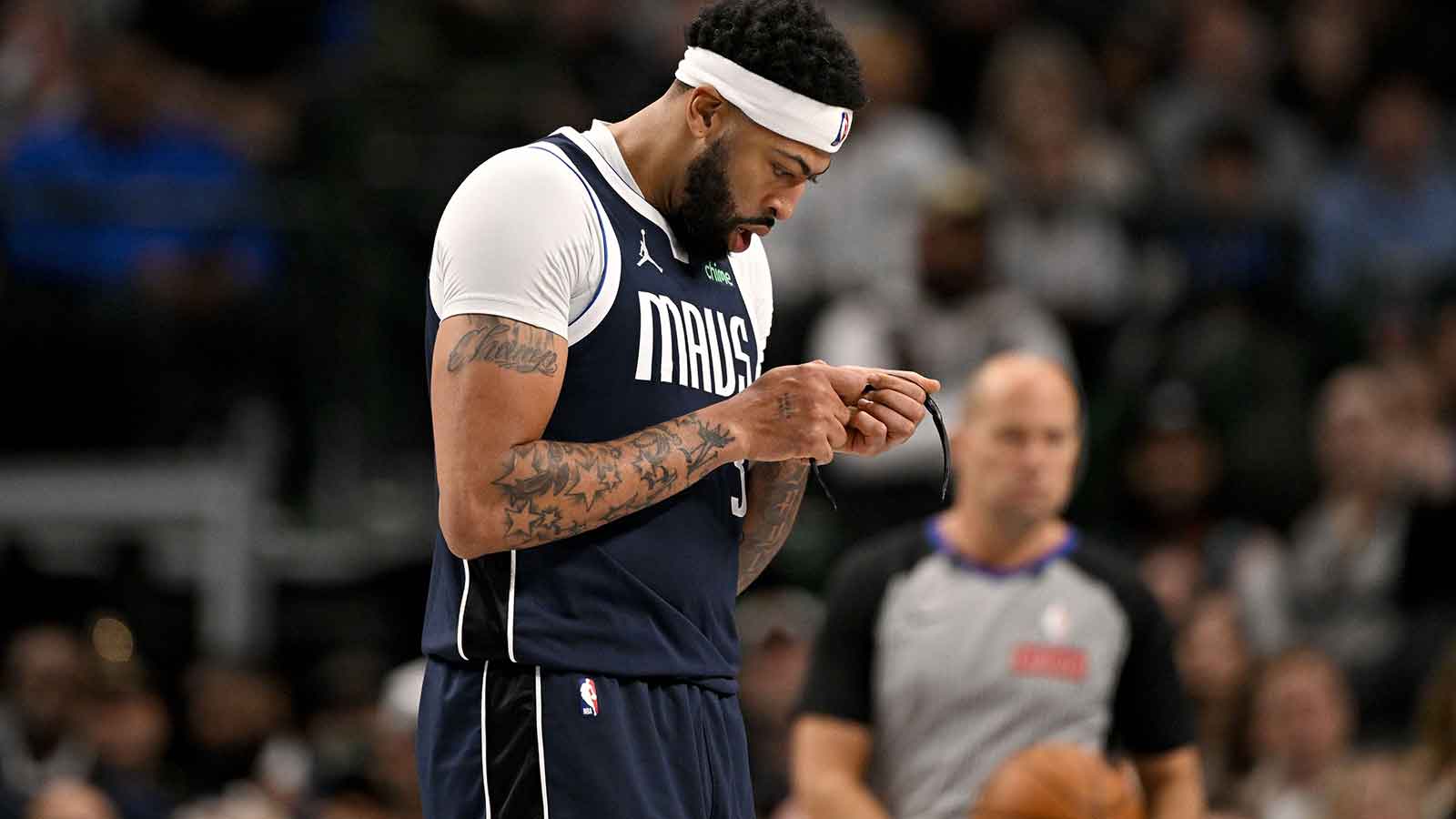 Pelicans fans boo Anthony Davis at every opportunity