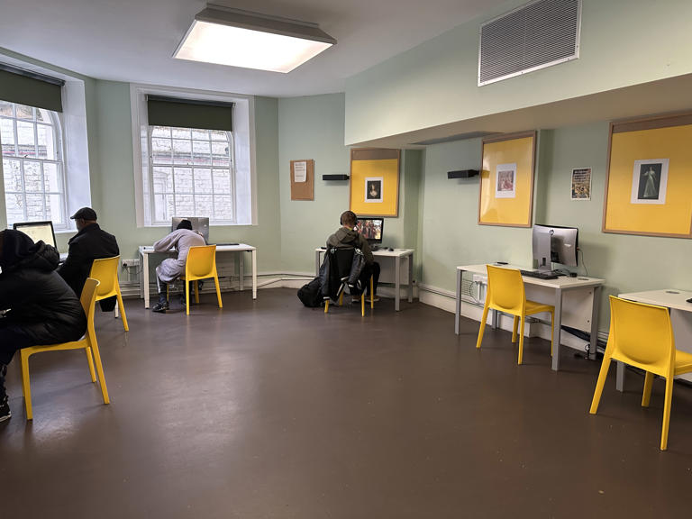 La sala de ordenadores dentro del centro (Suministrada)