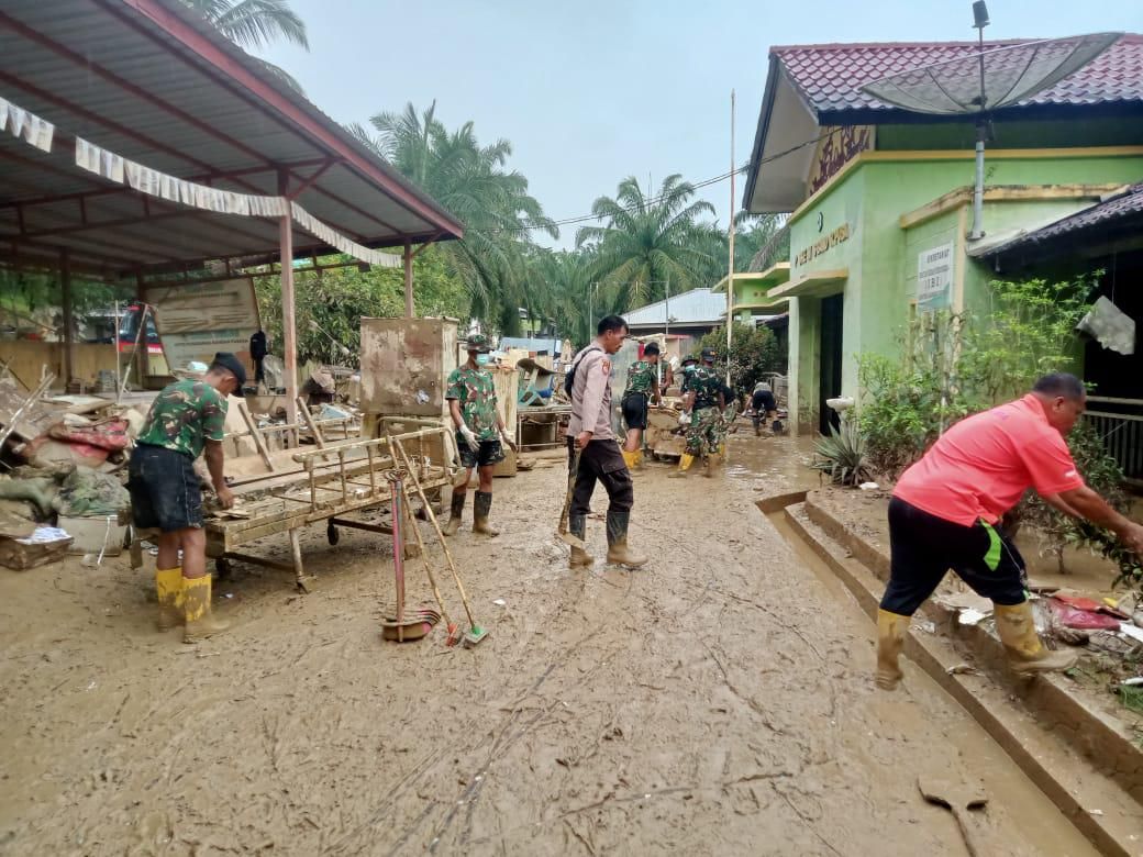 Mensos Beri Jaminan Hidup Rp15 Ribu per Hari untuk Korban Bencana