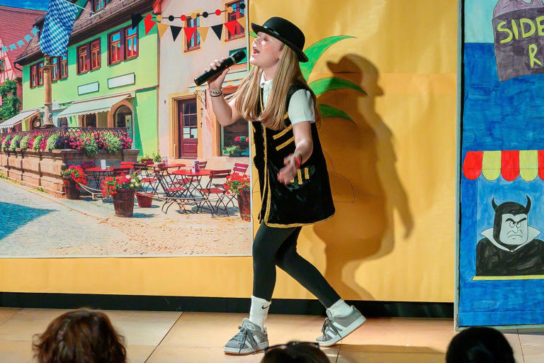 Denny Primary's Aladdin Trouble panto in 20 pictures