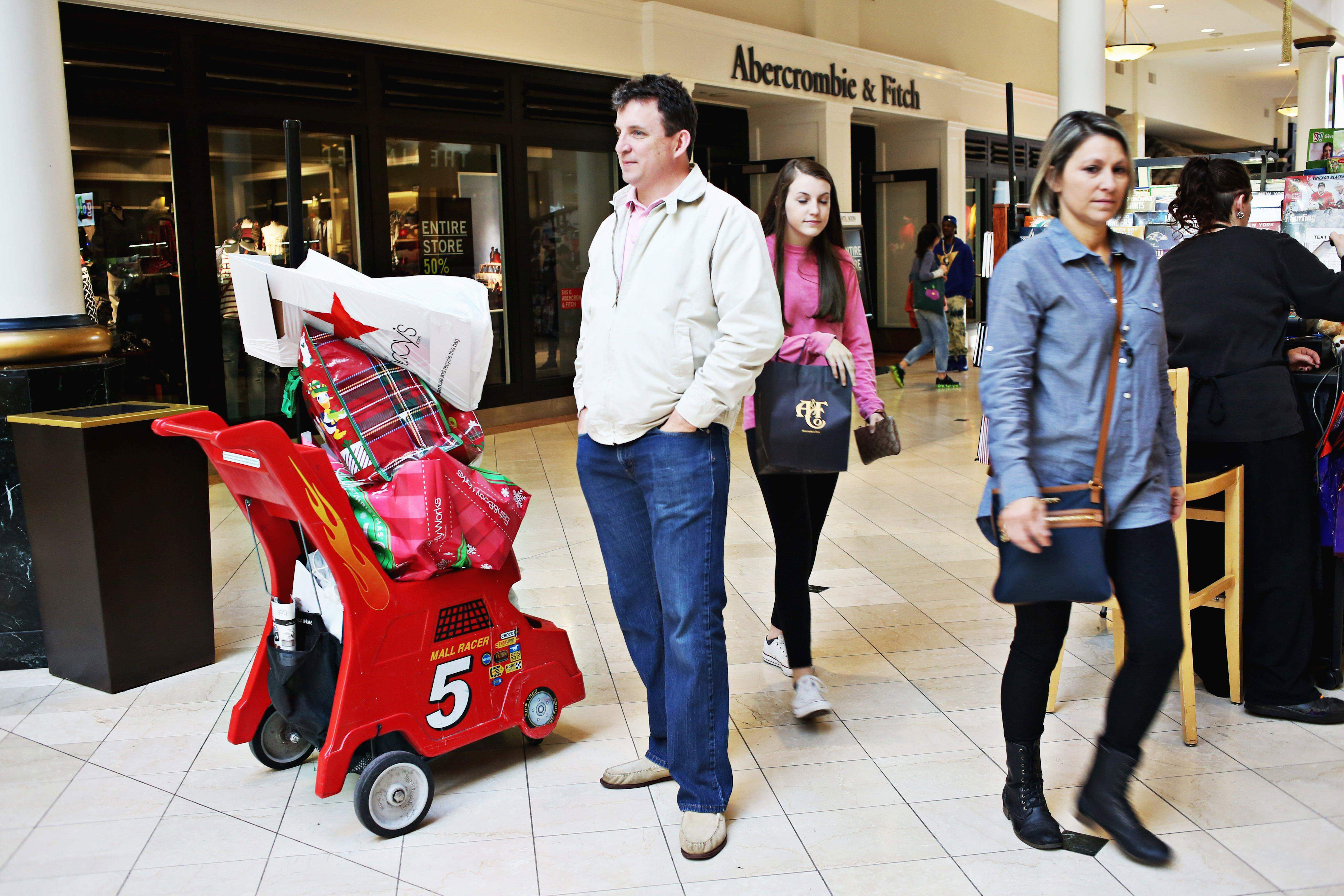 Here are last-minute Christmas Eve shopping hours at Triangle stores ...