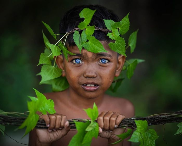 Photographer Documented An Indigenous Tribe With Strange Genetic Fluke That Causes Their Eyes To Turn Blue