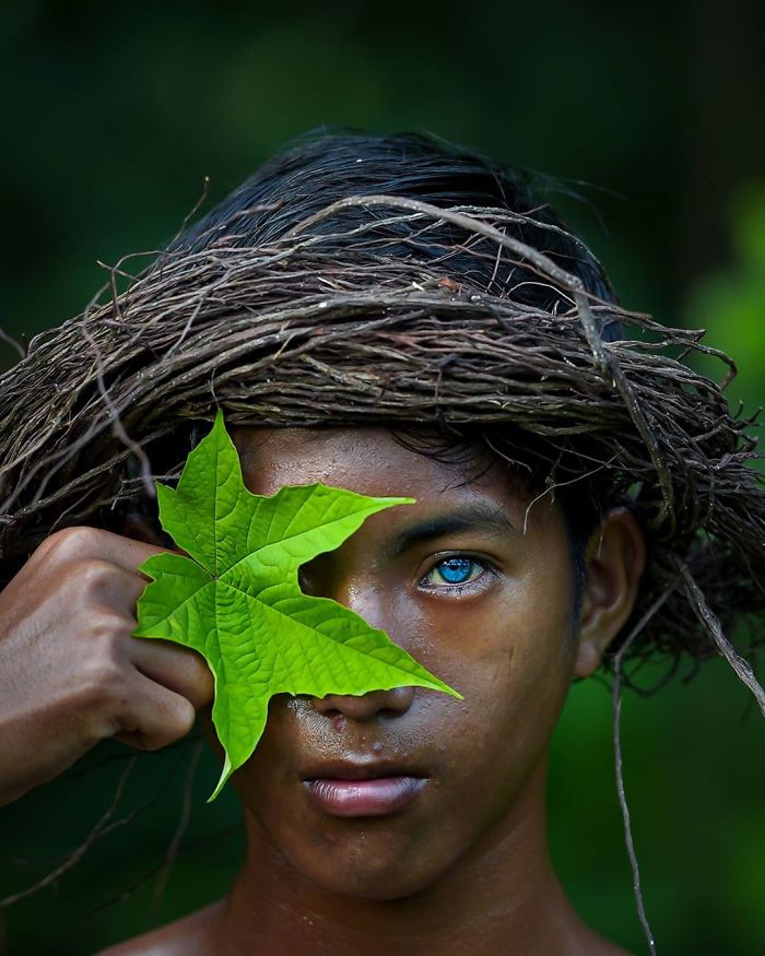 Photographer Documented An Indigenous Tribe With Strange Genetic Fluke That Causes Their Eyes To Turn Blue
