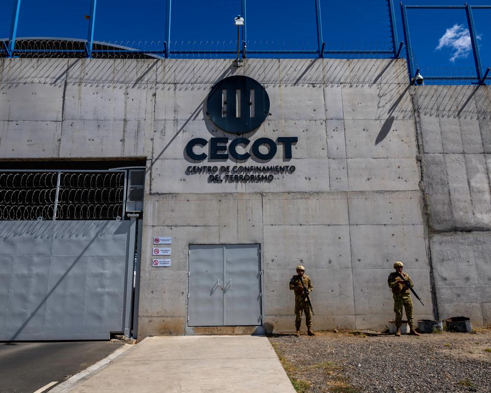 60 Minutes episode on brutal El Salvador prison, pulled from air by CBS, appears online<br>
