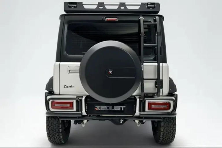 Jimny o Defender? Ecco la mini Land Rover firmata Suzuki